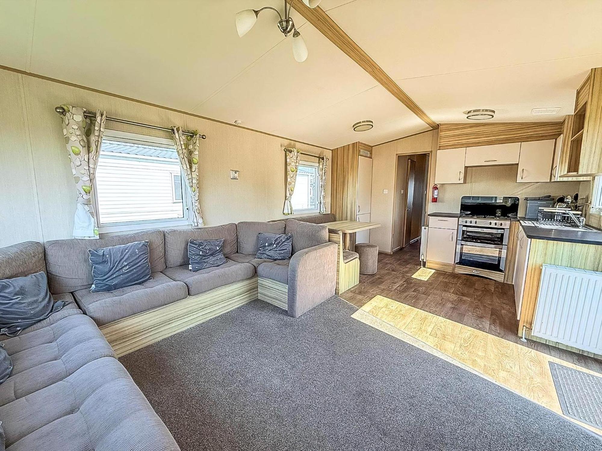 6 Berth Caravan For Hire With Wifi At Seawick Holiday Park In Essex Ref 27025Hv Клактон-он-Сі Екстер'єр фото